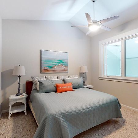 Beachwalk Pine Knoll Shores Habitación foto